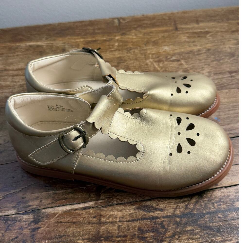 Felix & Flora Gold Dress shoes size 1